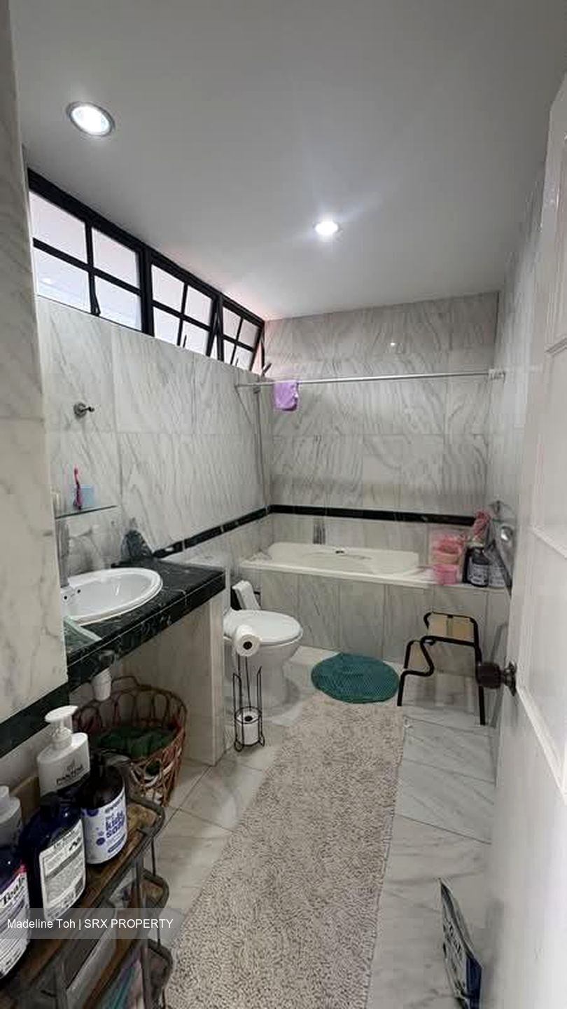Jalan Lim Tai See (D10), Terrace #559570441